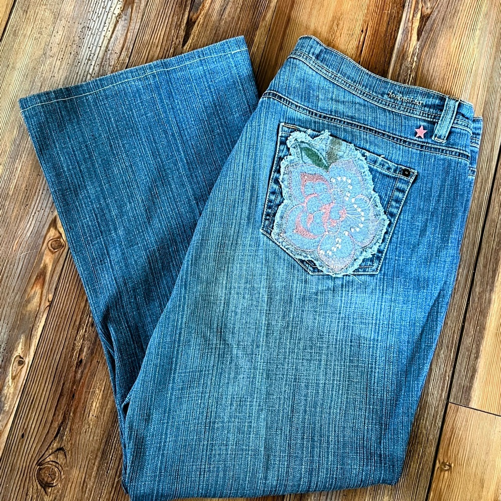 Jeanstar Premium Denim Jeans Womens Size 20W Embroidered Bootcut Leg Med Wash